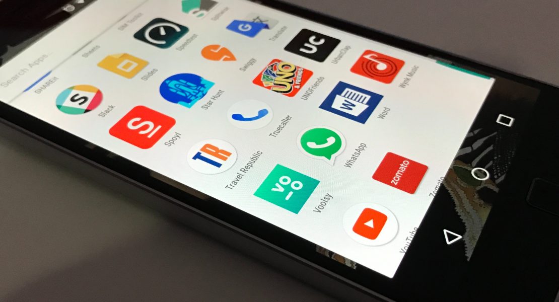 Smartphone met mobiele apps in gebruik